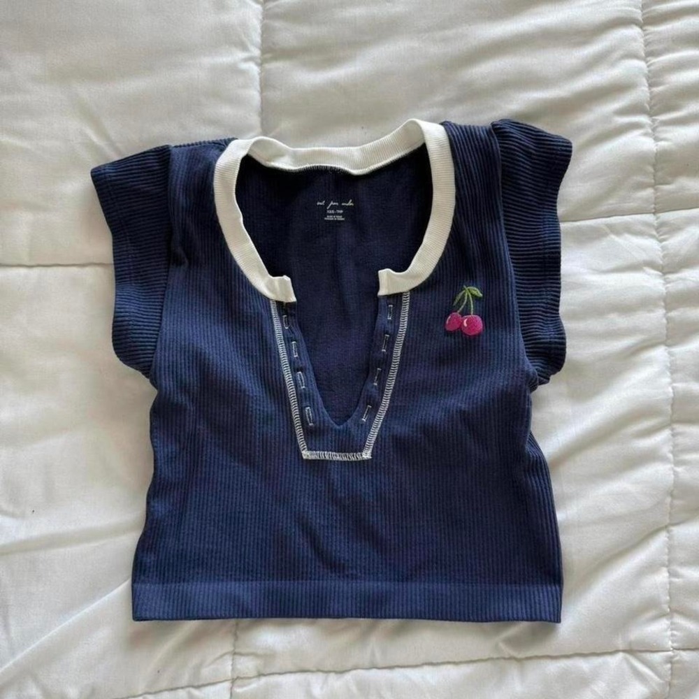 navy cherry urban outfitters top‎